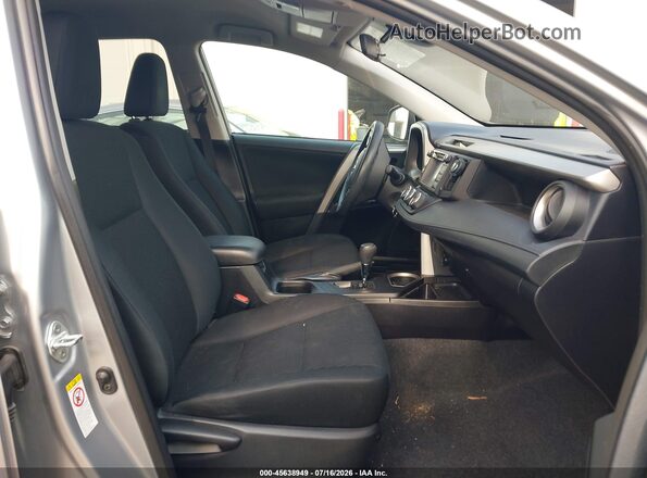 2T3BFREV5HW635450 2017 TOYOTA RAV4 Silver Widok wnętrza z przodu
