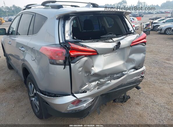 2T3BFREV5HW635450 2017 TOYOTA RAV4 Silver Widok z przodu