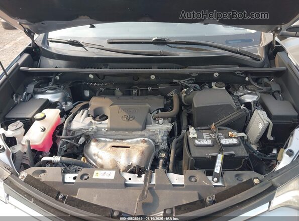 2T3BFREV5HW635450 2017 TOYOTA RAV4 Silver Widok z tyłu