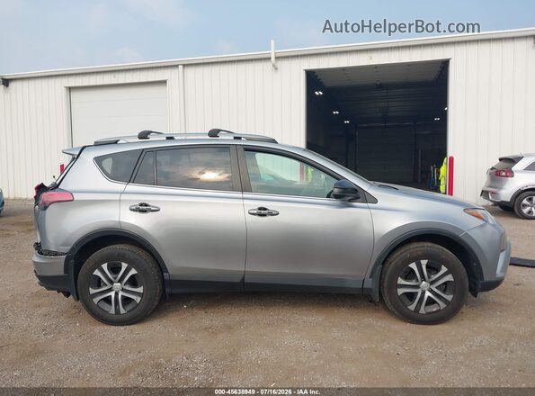 2T3BFREV5HW635450 2017 TOYOTA RAV4 Silver Widok wnętrza z tyłu