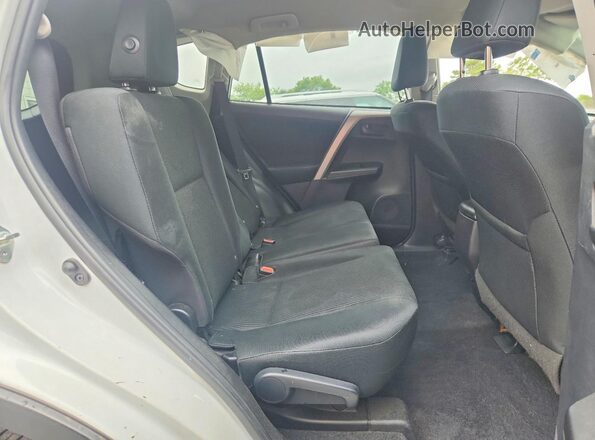 2T3BFREVXJW770882 2018 TOYOTA RAV4 White Widok wnętrza z tyłu