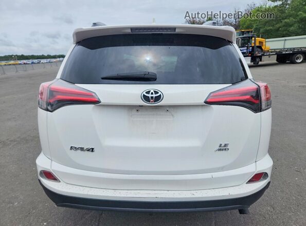 2T3BFREVXJW770882 2018 TOYOTA RAV4 White Widok z tyłu