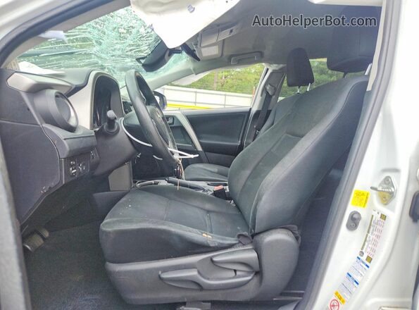 2T3BFREVXJW770882 2018 TOYOTA RAV4 White Widok wnętrza z przodu