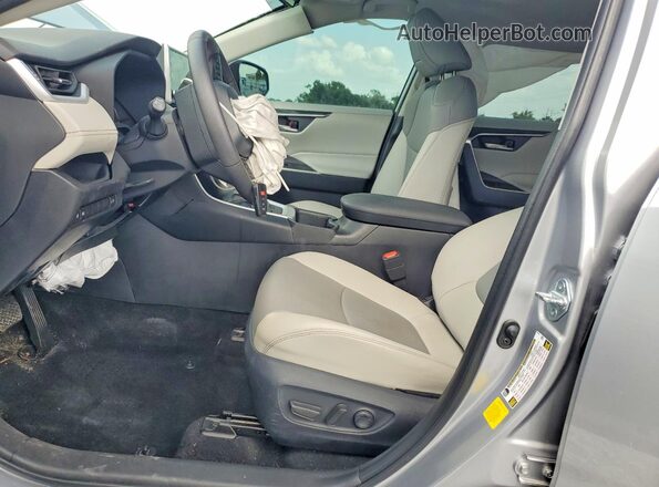 2T3C1RFV3RC289659 2024 TOYOTA RAV4 Silver წინა სალონის ხედი