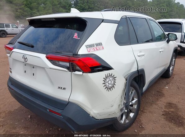 2T3C1RFV4NW205311 2022 TOYOTA RAV4 White Widok z przodu