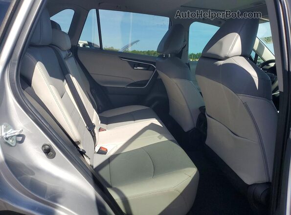 2T3C1RFV4PW252096 2023 TOYOTA RAV4 Silver Vista de los asientos traseros