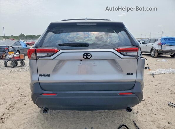2T3C1RFV4SW422689 2025 TOYOTA RAV4 Silver უკანა ხედი