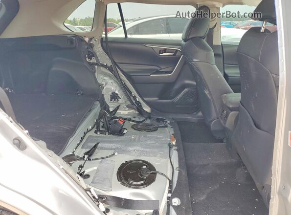 2T3C1RFV4SW422689 2025 TOYOTA RAV4 Silver უკანა სალონის ხედი