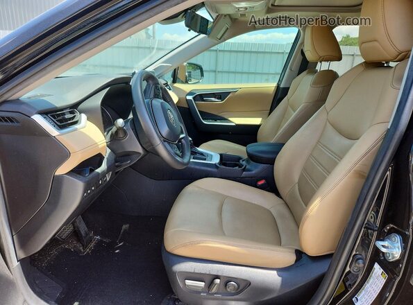 2T3C1RFV5MC116931 2021 TOYOTA RAV4 Black Front interior view