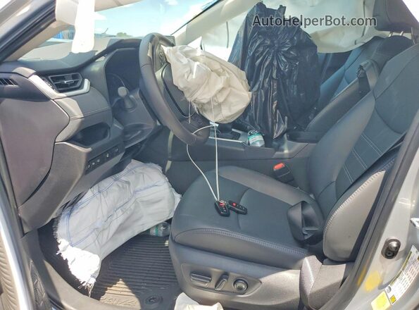 2T3C1RFV6SW433015 2025 TOYOTA RAV4 Серебряный Вид салона спереди