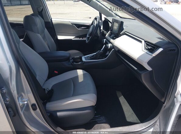 2T3C1RFV7KW035540 2019 TOYOTA RAV4 Серебряный Вид салона спереди