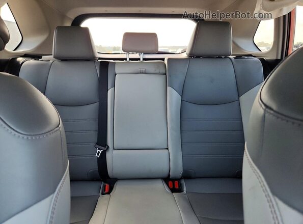 2T3C1RFV7LC082523 2020 TOYOTA RAV4 Red Widok tylnych siedzeń