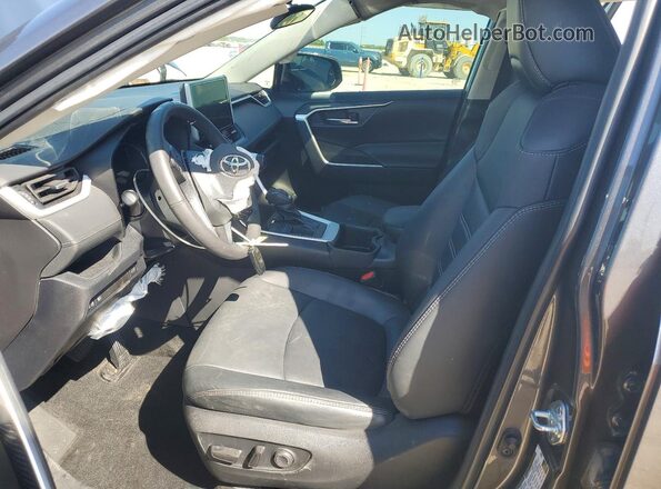 2T3C1RFV7PW254053 2023 TOYOTA RAV4 Gray წინა სალონის ხედი