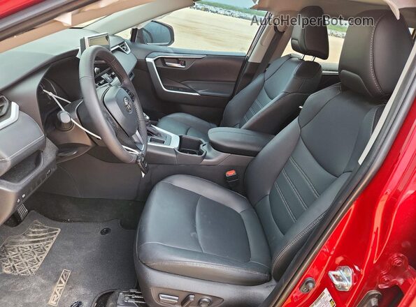 2T3C1RFV8SW432402 2025 TOYOTA RAV4 Burgundy Widok wnętrza z przodu