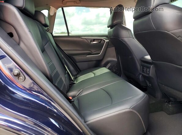 2T3C1RFV9MW118146 2021 TOYOTA RAV4 Blue Rear interior view