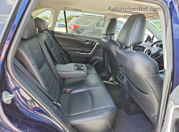 2T3C1RFVXKW025519 2019 TOYOTA RAV4 Blue უკანა სავარძლების ხედი