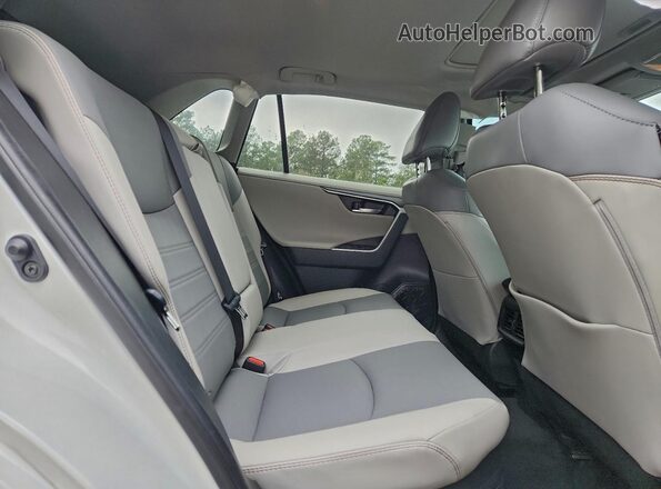 2T3D6RFV1MW022209 2021 TOYOTA RAV4 White Rear interior view