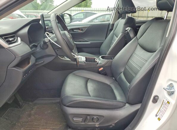 2T3D6RFV2RW057414 2024 TOYOTA RAV4 Белый Вид салона спереди