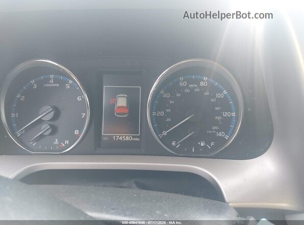 2T3DFREV0JW828796 2018 TOYOTA RAV4 Silver Вид задніх сидінь
