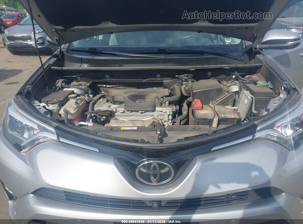 2T3DFREV0JW828796 2018 TOYOTA RAV4 Silver Вид ззаду