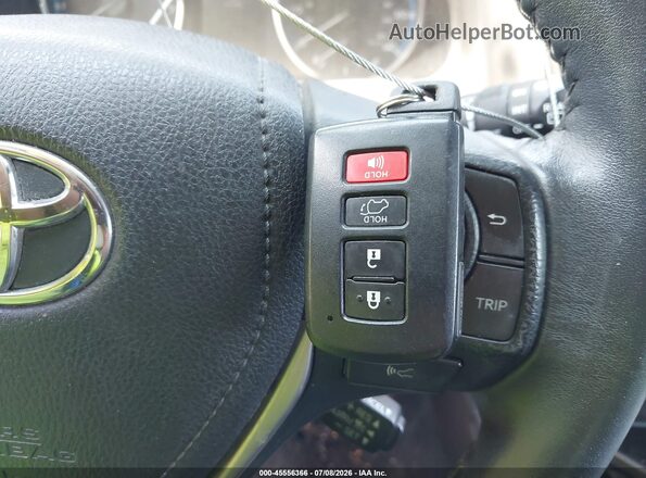 2T3DFREV1JW778622 2018 TOYOTA RAV4 Black Dashboard view