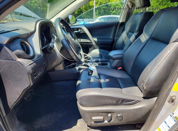 2T3DFREV3HW680962 2017 TOYOTA RAV4 Silver Widok wnętrza z przodu
