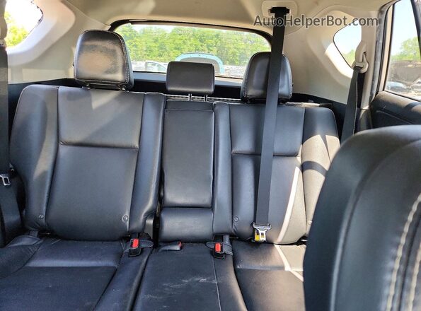 2T3DFREV3HW680962 2017 TOYOTA RAV4 Silver Widok tylnych siedzeń