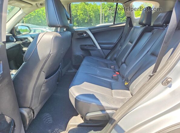 2T3DFREV3HW680962 2017 TOYOTA RAV4 Silver Widok wnętrza z tyłu