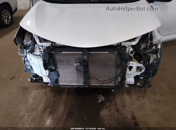 2T3DFREV5HW549984 2017 TOYOTA RAV4 White Front view