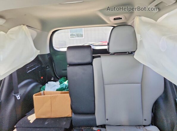 2T3DFREV6GW448872 2016 TOYOTA RAV4 White Rear seats view