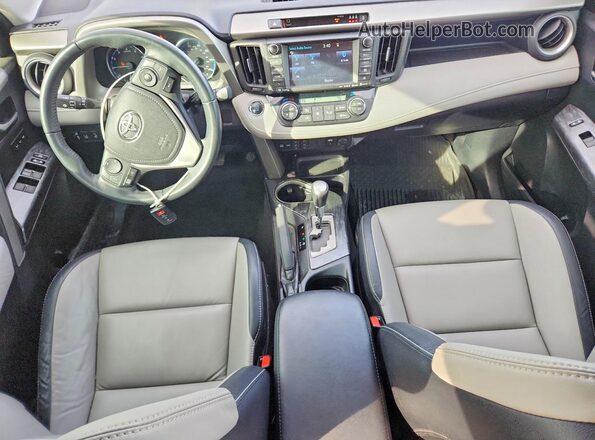 2T3DFREV6HW579687 2017 TOYOTA RAV4 Silver Вид панелі приладів