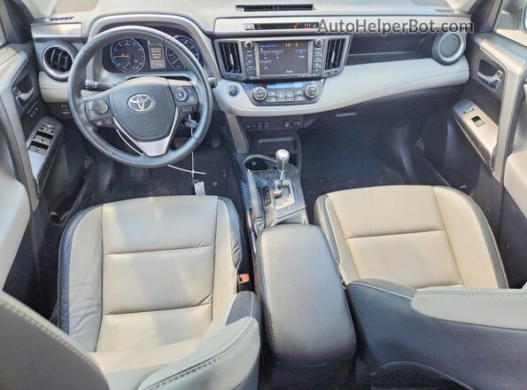 2T3DFREV7HW561800 2017 TOYOTA RAV4 Белый Вид панели приборов
