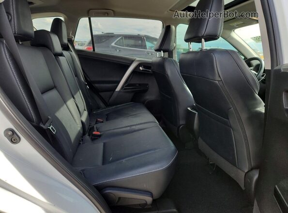 2T3DFREV7HW689275 2017 TOYOTA RAV4 White უკანა სალონის ხედი
