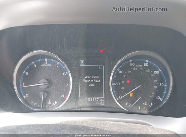 2T3DFREV8HW687423 2017 TOYOTA RAV4 White Widok tylnych siedzeń