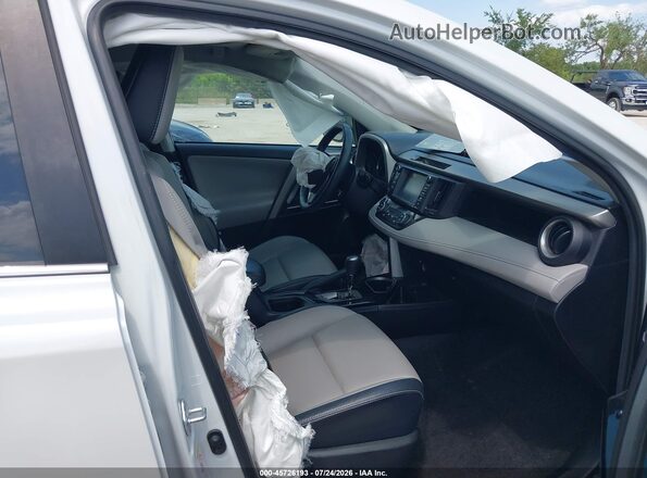 2T3DFREV8HW687423 2017 TOYOTA RAV4 White Widok wnętrza z przodu