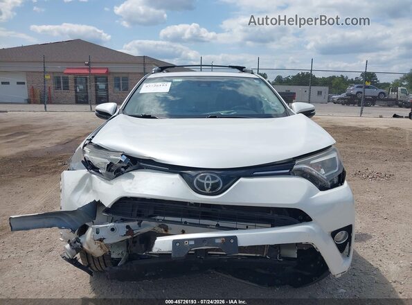 2T3DFREV8HW687423 2017 TOYOTA RAV4 White Widok wnętrza z tyłu