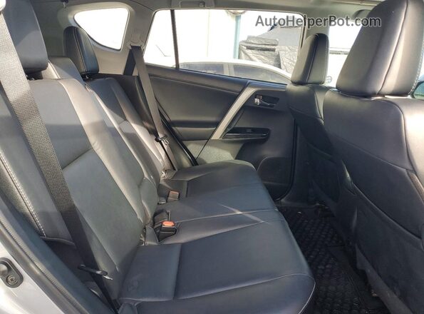 2T3DFREV9JW734190 2018 TOYOTA RAV4 Silver უკანა სალონის ხედი