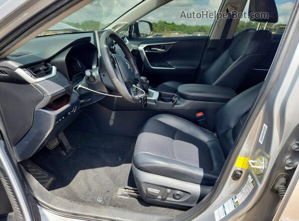 2T3DWRFV0LW067642 2020 TOYOTA RAV4 Silver Вид салону спереду