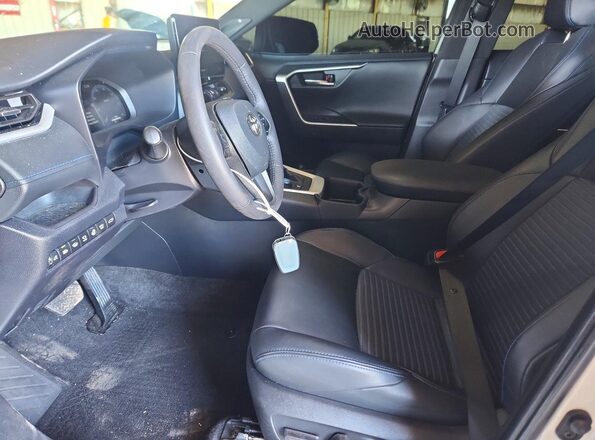 2T3E6RFV3RW058561 2024 TOYOTA RAV4 Белый Вид салона спереди