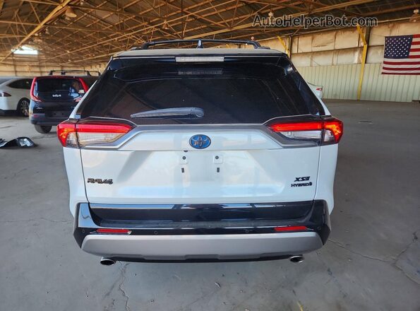 2T3E6RFV3RW058561 2024 TOYOTA RAV4 Белый Вид сзади