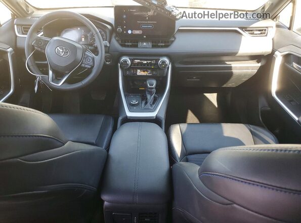 2T3E6RFV7RW053685 2024 TOYOTA RAV4 Silver Առջևի վահանակի տեսք