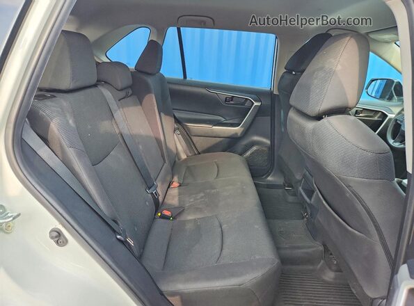 2T3F1RFV2MC155425 2021 TOYOTA RAV4 White Widok tylnych siedzeń