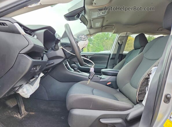 2T3F1RFV8PW364462 2023 TOYOTA RAV4 Серебряный Вид салона спереди