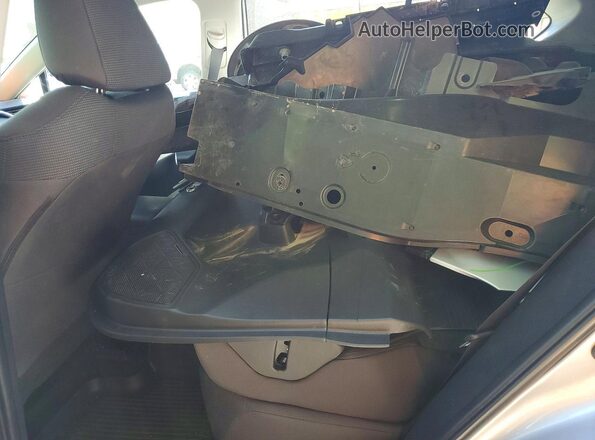2T3F1RFVXSW572593 2025 TOYOTA RAV4 Silver Vista interior trasera