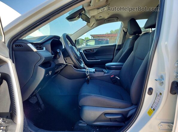 2T3G1RFV3RC422437 2024 TOYOTA RAV4 White Вид салону спереду