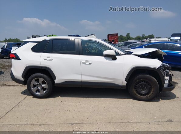 2T3G1RFV6NW262028 2022 TOYOTA RAV4 Белый Вид задней части салона