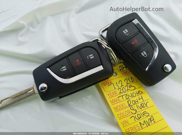 2T3G1RFV7SW497615 2025 TOYOTA RAV4 Gray Vista del salpicadero