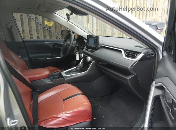 2T3G1RFV8KC002789 2019 TOYOTA RAV4 Silver Սալոնի դիմացի տեսք