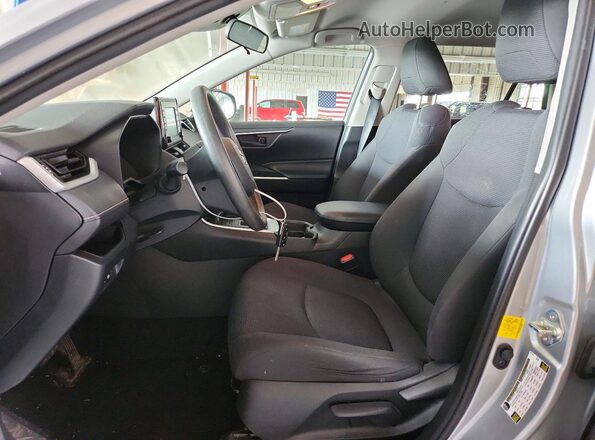 2T3H1RFV4KW027806 2019 TOYOTA RAV4 Silver Սալոնի դիմացի տեսք