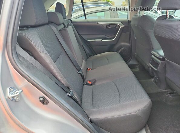 2T3H1RFV8MC097846 2021 TOYOTA RAV4 Silver Widok wnętrza z tyłu
